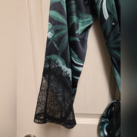 Victorias Secret Chantilly Green Palm Leaves Lace Kimono Robe Cover Up M/L - Picture 11 of 16
